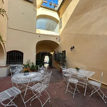 게스트하우스 Al Castello Residenza D'epoca 3*